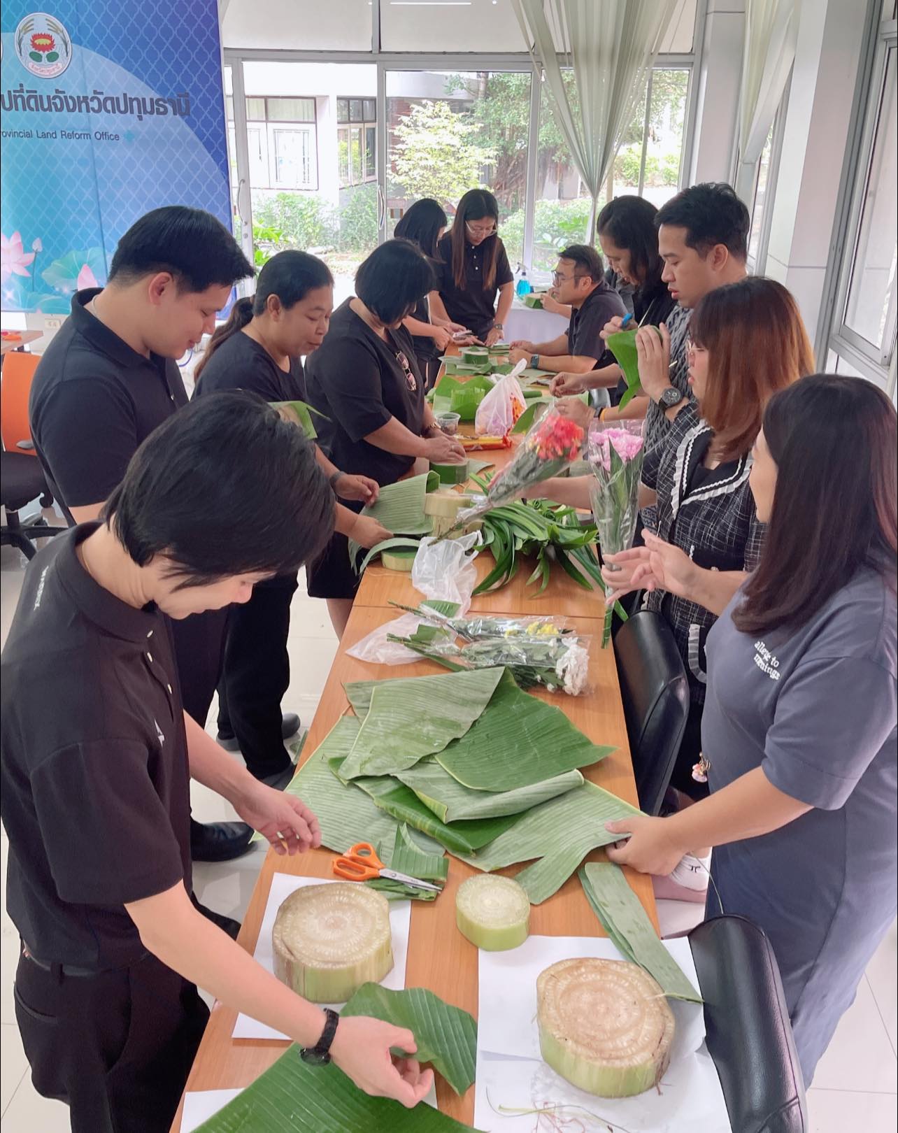 title - ส.ป.ก.ปทุมธานี ร่วมสืบสานประเพณีไทยในวันลอยกระทง #ฝีมือร้ายกาจไม่ธรรมดานะพวกเรา ชาว ส.ป.ก.ปทุม